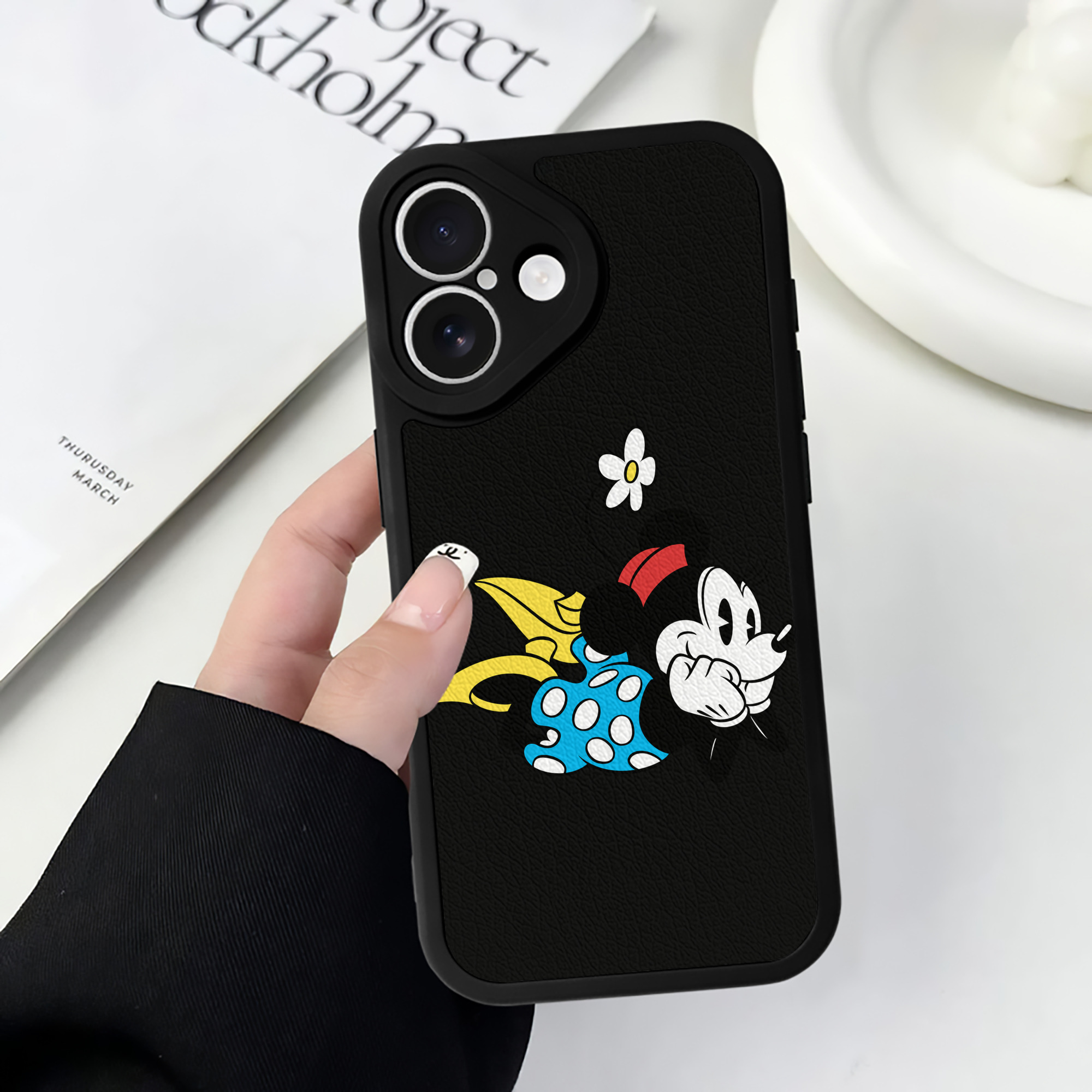 （画像用） ミッキーマウス Mickey Mouse 【iPhone 16シリーズ対応】シリコンスマホケース（レザー調） 材質：シリコン